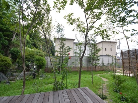 神奈川県海老名市　ガーデンリフォームのビフォーアフター ツゲや松が並ぶ仕立て物のあるお庭を自然風に。　Ｏ様邸
