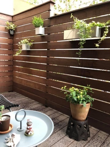 神奈川県茅ヶ崎市　全面ウッドデッキとウッドフェンスでリビングが広がり、プライベート感もアップしたガーデンリフォーム。Ｎ様邸