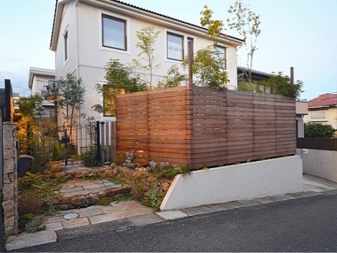 町田市　庭に出ると通りを歩く人と目が合う日常を何とかしたい…お悩み解決ガーデンリフォーム　Ｔ様邸