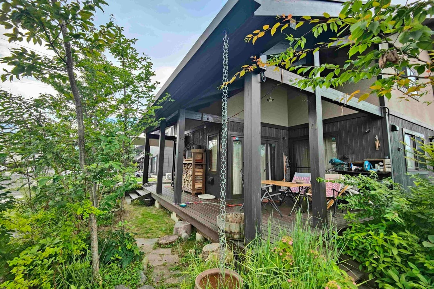 神奈川県小田原市　新築外構 アウトドアな暮らしにどこか懐かしさを感じる田園を背後に　Ｍ様邸