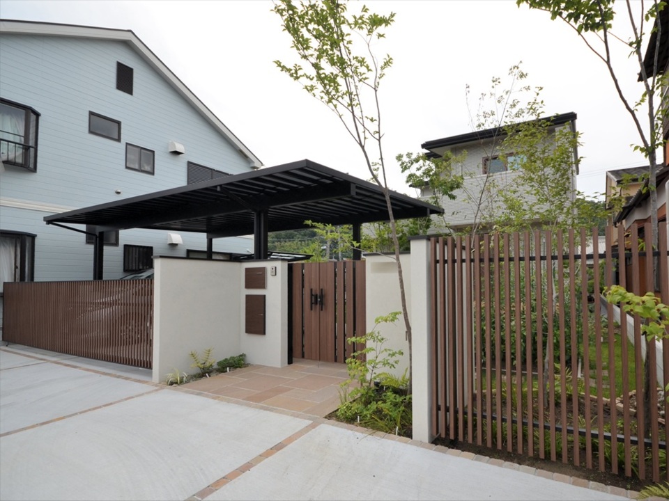 ２世帯住宅のシンプルナチュラルな新築外構工事