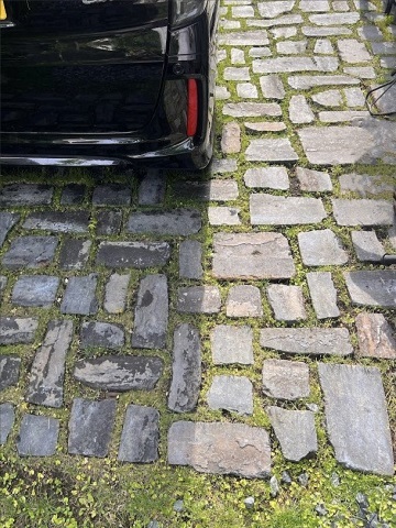 神奈川県逗子市　新築外構アンティークレンガ敷き駐車場兼庭のシンプルナチュラルデザイン　Ｗ様邸