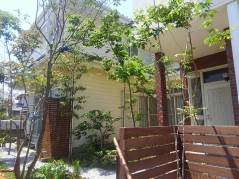 神奈川県愛甲郡愛川町　外構・庭リフォームのビフォーアフター 既存の門周り・アプローチを臨時駐車スペースにもなるように。Ｉ様邸
