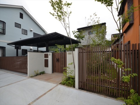 神奈川県中郡　新築外構 ２世帯住宅の新築クローズド外構のシンプルナチュラルな門周り