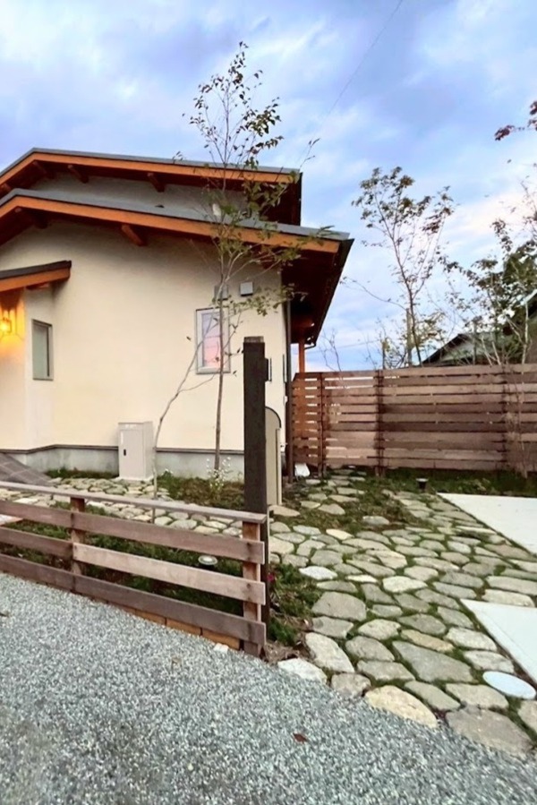 神奈川県伊勢原市　新築外構 パッシブハウスの家は自然素材を使って　M様邸