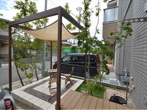 神奈川県平塚市　庭リフォームのビフォーアフター バイク庫になる予定だったところを雑木に囲まれたテラスに。Ｎ様邸
