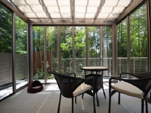 神奈川県川崎市　ガーデンルームで借景の緑を楽しむテラスにガーデンリフォーム。Ｋ様邸