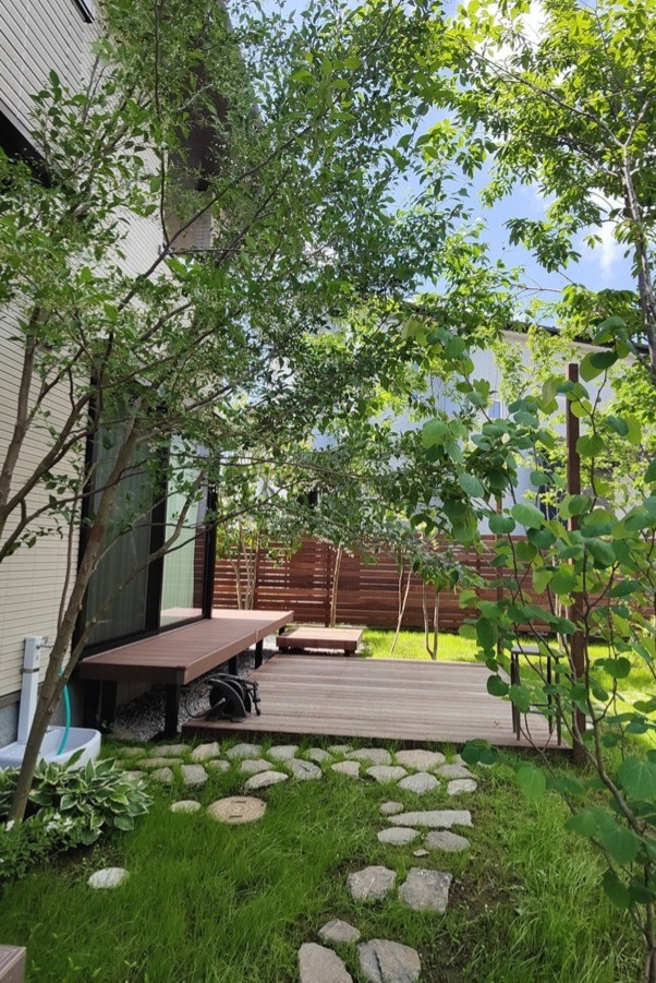 神奈川県厚木市　ガーデンリフォームでモリニワの木陰・木漏れ日の中お子さんも遊べる庭に　Ｋ様邸