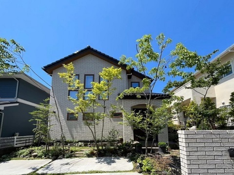 神奈川県横浜市　新築外構　甘過ぎないナチュラルなご自宅の建て替えでリニューアル　～その後の様子　Ｋ様邸