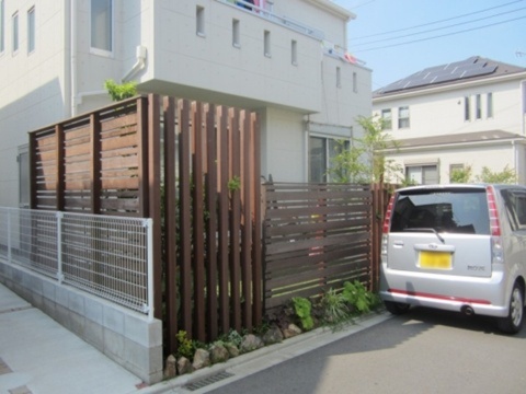 神奈川県相模原市　さらにウッドフェンス追加工事で、ガーデンライフを楽しむ　Ｉ様邸
