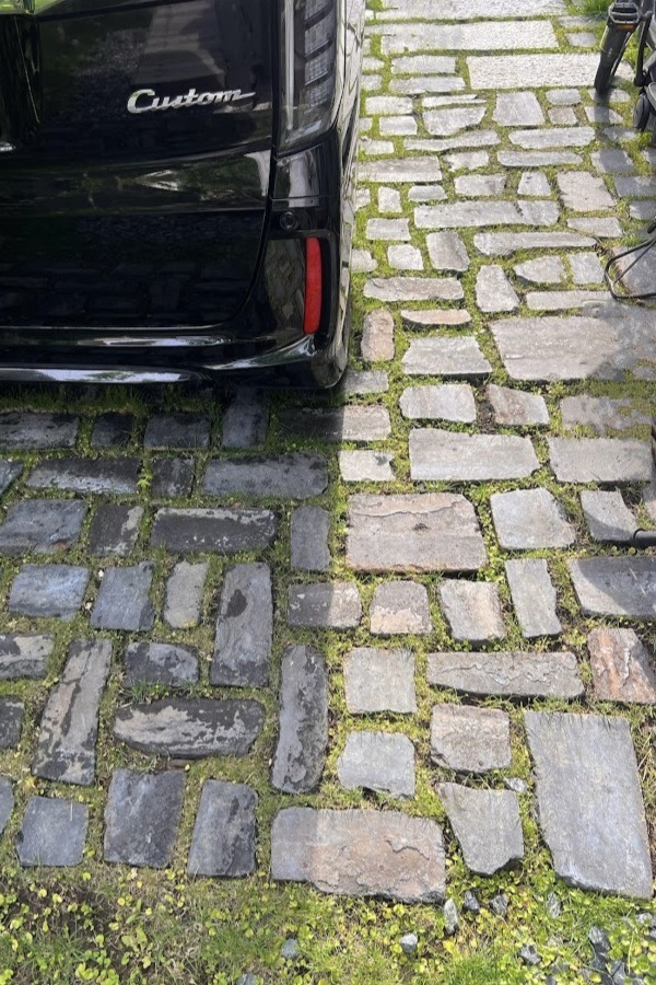 神奈川県逗子市　新築外構アンティークレンガ敷き駐車場兼庭のシンプルナチュラルデザイン　Ｗ様邸