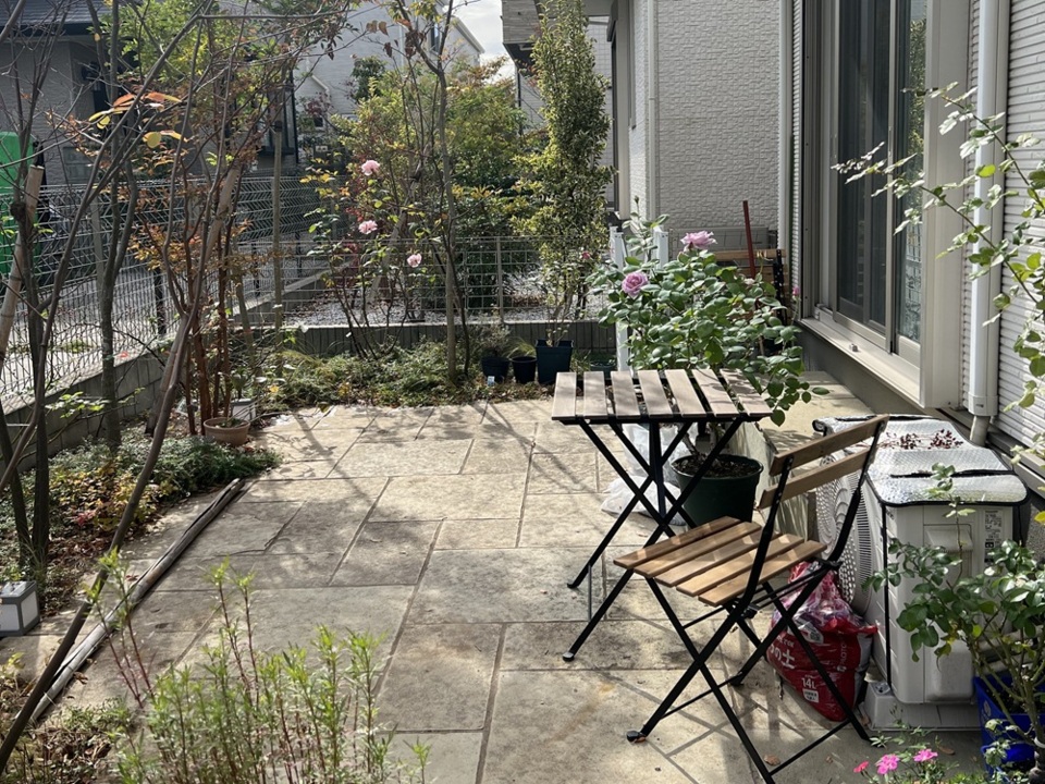 ガーデンリフォームで木陰のあるテラス空間に