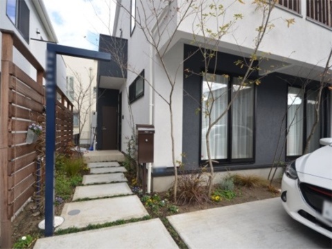 神奈川県藤沢市　新築外構 湘南でもシンプルエクステリアに合わせて雑木の木々を　Ｈ様邸
