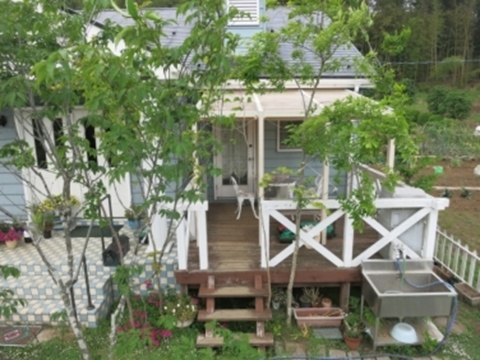 神奈川県愛甲郡　アーリーアメリカンな建物にホワイトココマテラス　Ｋ様邸
