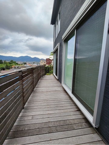 神奈川県秦野市　新築外構 全面ウッドデッキのある見晴らしの良い家　Ｋ様邸