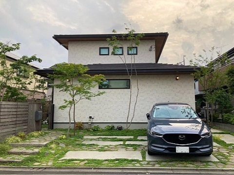 町田市　新築外構 ワンちゃんと一緒に過ごす木陰・木漏れ日のある庭。・・・その後の様子。Ｉ様邸　