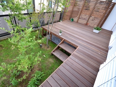 神奈川県秦野市　新築外構 雑木に囲まれた使い勝手の良いウッドデッキ　Ｔ様邸