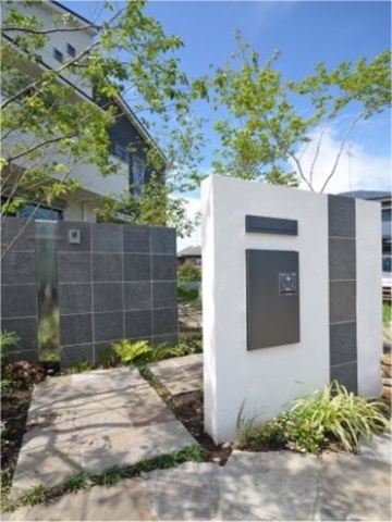 神奈川県横浜市　新築外構 雑木に囲まれた自然石使いのスタイリッシュな門周り　Ｊ様邸
