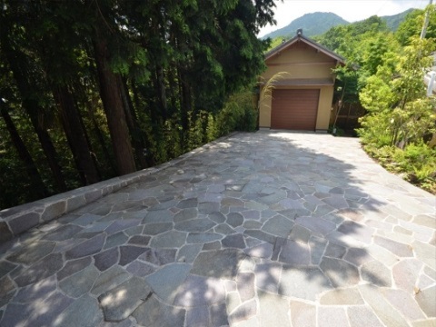 神奈川県愛甲郡　新築外構 諏訪鉄平石乱形敷きで重厚感ある和の趣に～2期工事　Ｅ様邸