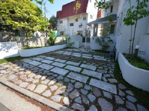 神奈川県横浜市　外構リフォーム 自然素材で駐車場兼庭　Ｎ様邸
