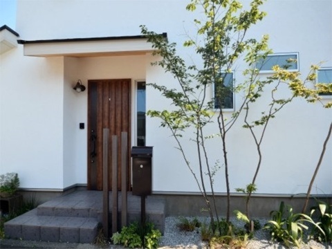 神奈川県厚木市　新築外構 シンプルナチュラルな建物に門まわりには雑木を植えて　Ｍ様邸
