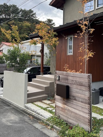 神奈川県藤沢市　新築外構 エコハウスのシンプルナチュラルな門周りと古材を再利用したアプローチ　Ｔ様邸