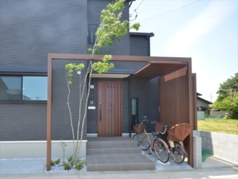 神奈川県平塚市　新築外構 シンプルモダンな門周り プラスＧ ポイントルーフタイプで自転車置き場　外周り工事
