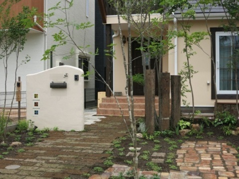 神奈川県愛甲郡愛川町　雑木の木々に囲まれたナチュラル門周りに外構リフォーム　 Ｉ様邸