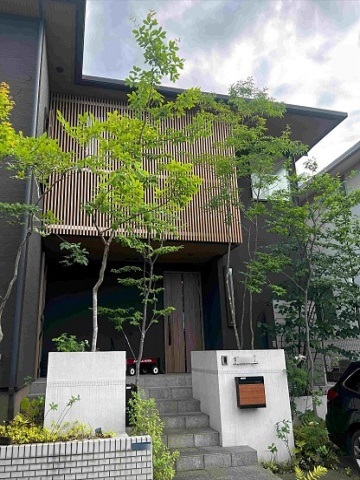 神奈川県横浜市　新築外構 ２世帯住宅の家 外構完工から４年経過しました。　Ｍ様・Ｋ様邸