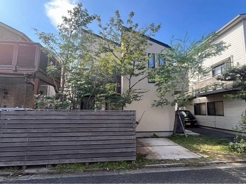 杉並区外構・庭リフォーム工事のビフォーアフター　駐車場１台分を木陰・木漏れ日のある雑木の庭に。　Ｙ様邸