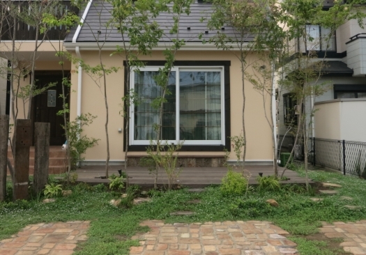 神奈川県愛甲郡愛川町　山の中にいるようなナチュラルガーデンリフォームのビフォーアフター。Ｉ様邸
