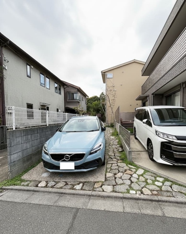 神奈川県中郡大磯町　旗竿地を駐車場兼庭兼アプローチに新築外構　Ｅ様邸