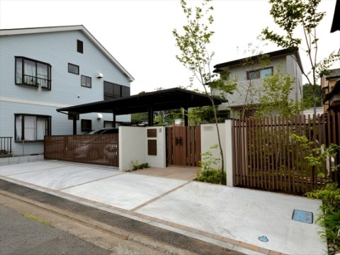 神奈川県中郡大磯町　新築外構 ソルディーポートとシンプルナチュラルな２世帯住宅